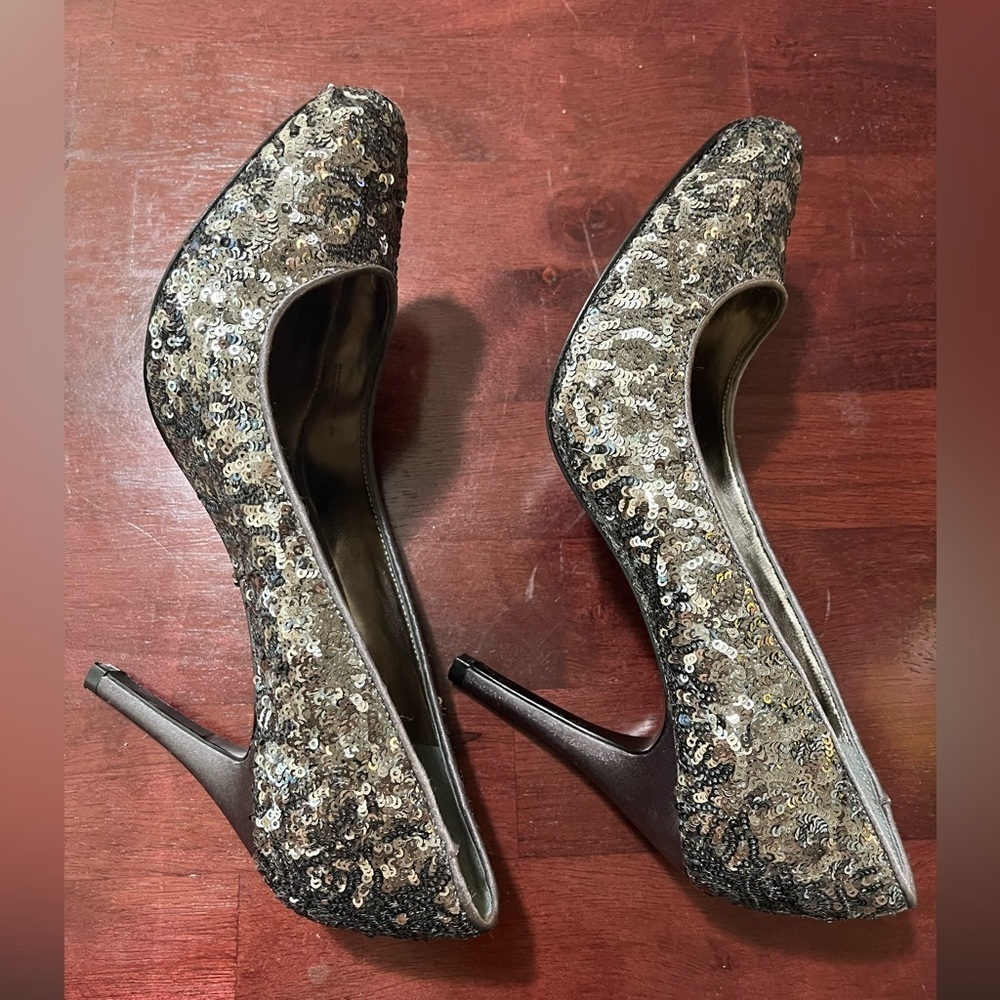 Nina Ricci Silver & Gray Sequin Metallic Leather Heels, Size 8M - Picture 11 of 13